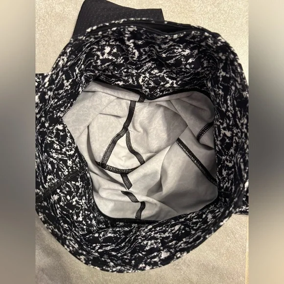 Lululemon Deep Breath Crop 21" Iced Wave White Black - Picture 7 of 13